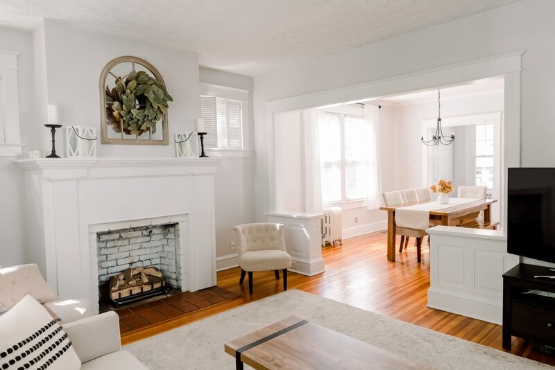Primary Photo - 1134 Larchmont Crescent