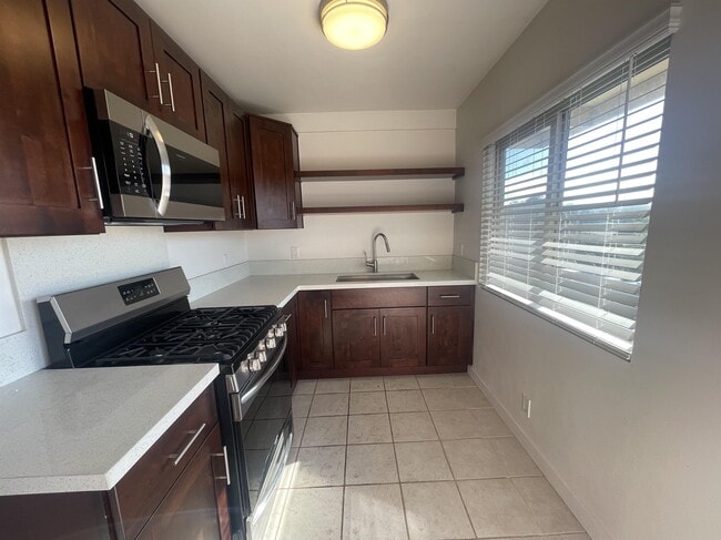 Building Photo - 3155 Kemper St