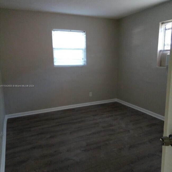 Foto del edificio - 1710 NW 9th St