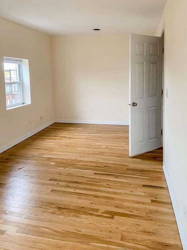 Foto del edificio - 2318 N Southport Ave