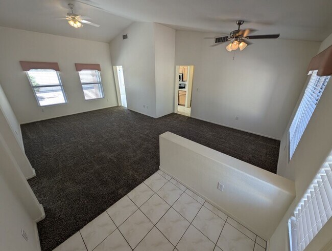 Building Photo - 10113 Cresent Creek Dr