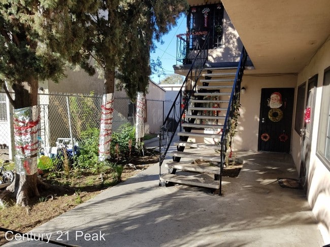 Building Photo - 1 br, 1 bath Apartment - 2803 E 58th St