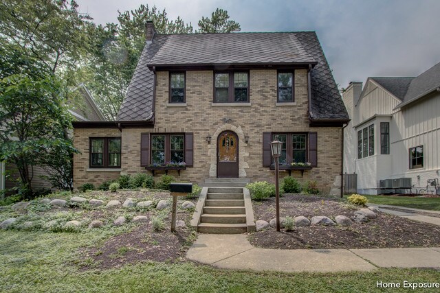 Building Photo - 122 Tuttle Ave