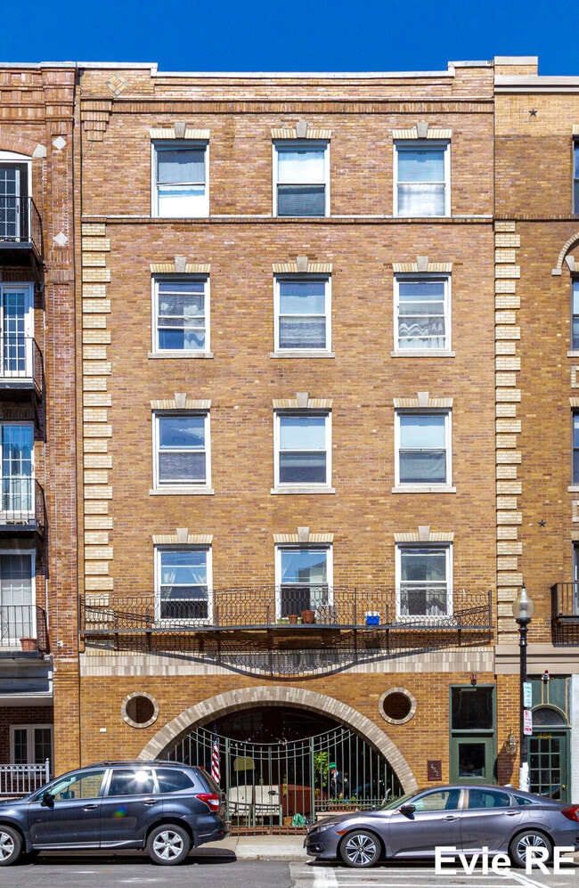 Building Photo - 452 Hanover St