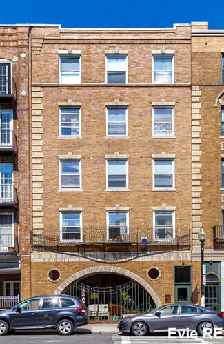 Building Photo - 452 Hanover St