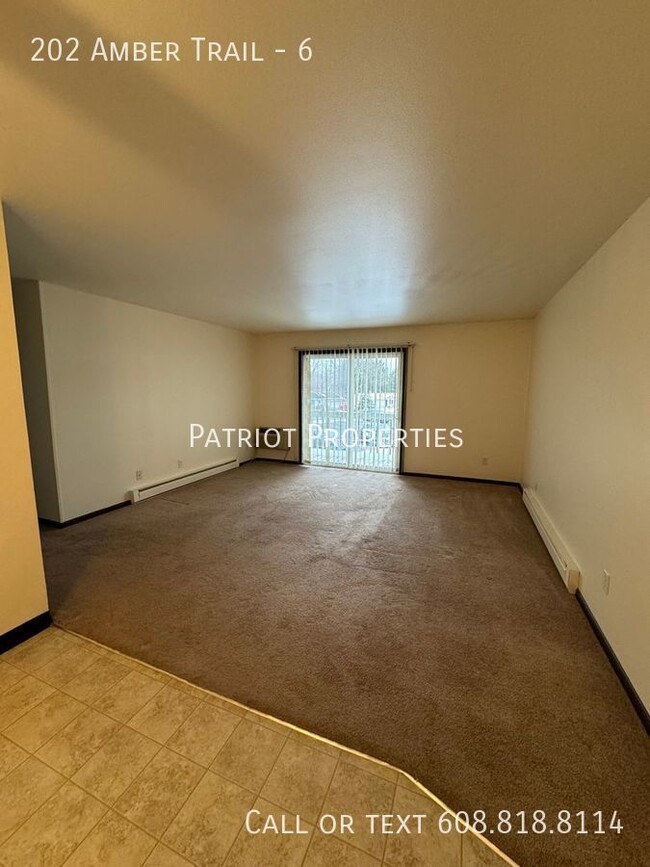 Building Photo - 2 bedroom/ 1 bath apartment in Sun Prairie...