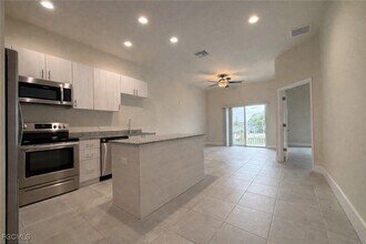 Building Photo - 3303 SW 8th Pl