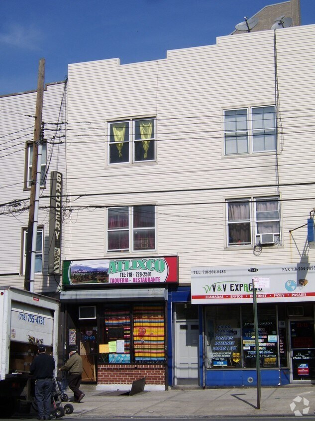 Foto del edificio - 2103-2107 Astoria Blvd