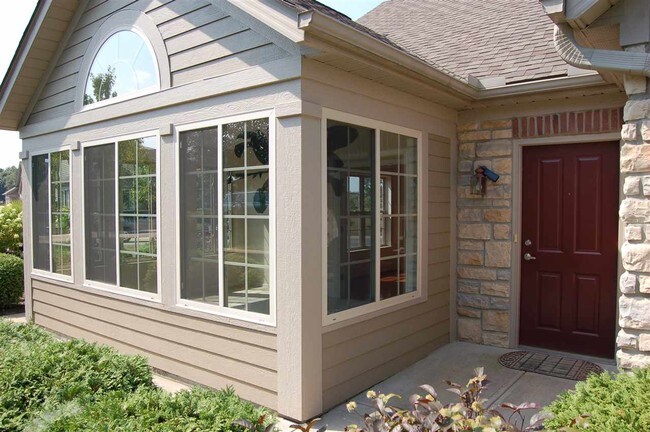 Building Photo - 9154 Royal Oak Ln