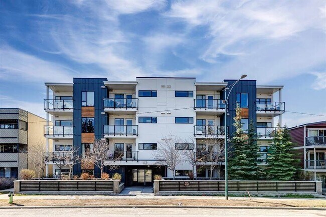 Photo du bâtiment - Stylish Living -- Modern 2-Bed, 2-Bath Con...