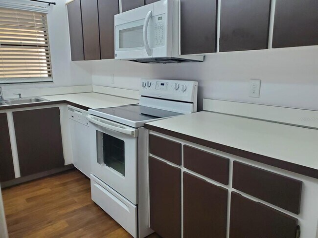 Foto del edificio - 3541 E Fort King St