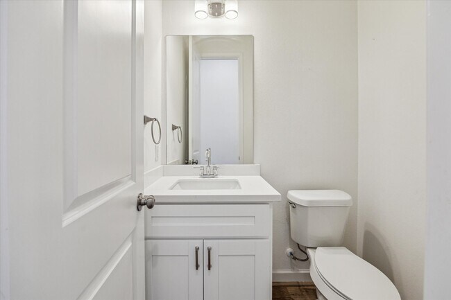 Building Photo - 2333 Hoskins Dr
