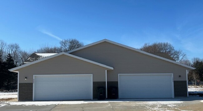 Building Photo - 3 Bedroom Duplex