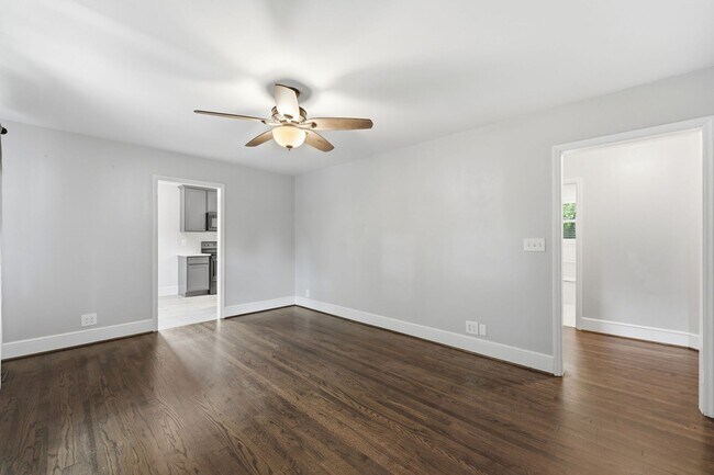 Building Photo - Beautifully Updated 3BR Home in an Established Burlington Neighborhood