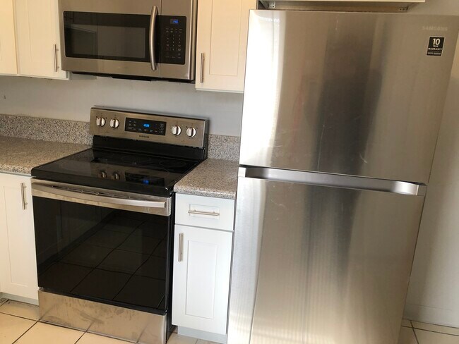 Foto del edificio - 325 SW 14th Ct