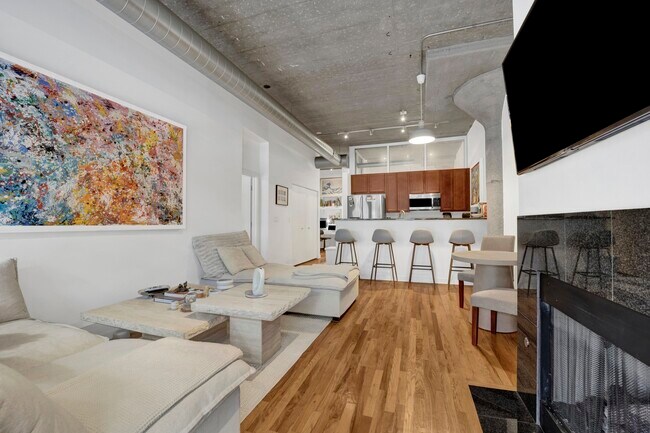 Building Photo - 1151 W 15th St