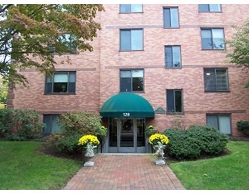 Foto principal - 128 Pleasant St