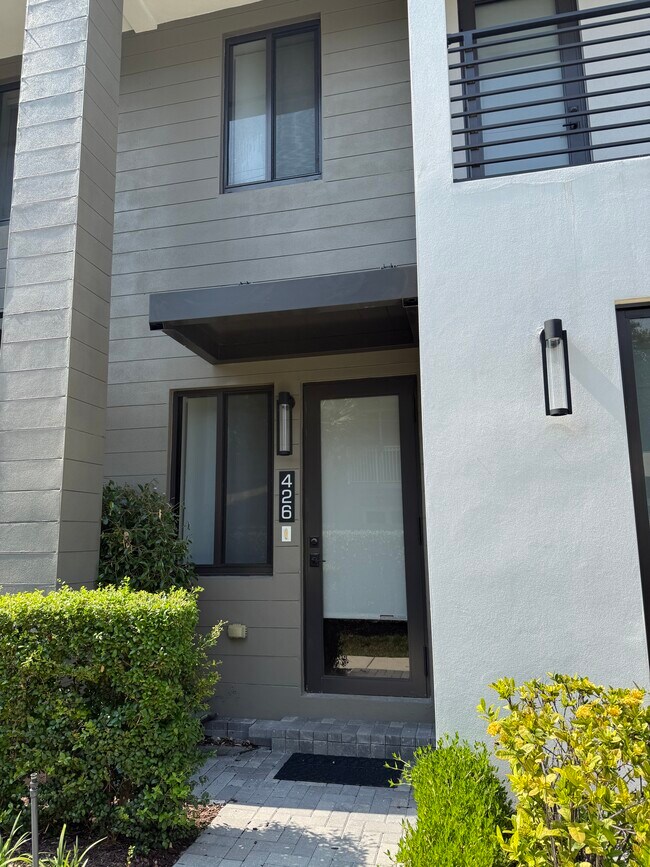 Foto del edificio - 426 SE 12th Ct
