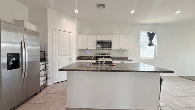 Foto del edificio - 1549 E Fletcher Dr