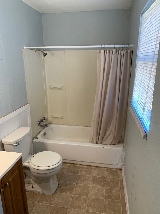 Building Photo - 4404 Pecan Ln.