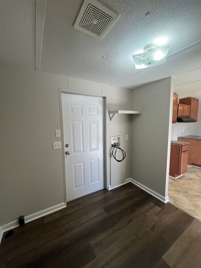 Foto del edificio - 1241 W Georgia Rd