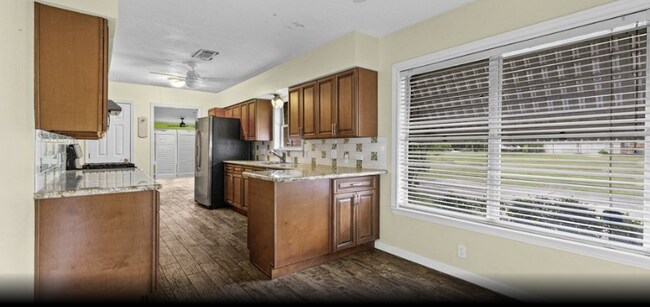Foto del edificio - 3314 Blue Bonnet Blvd