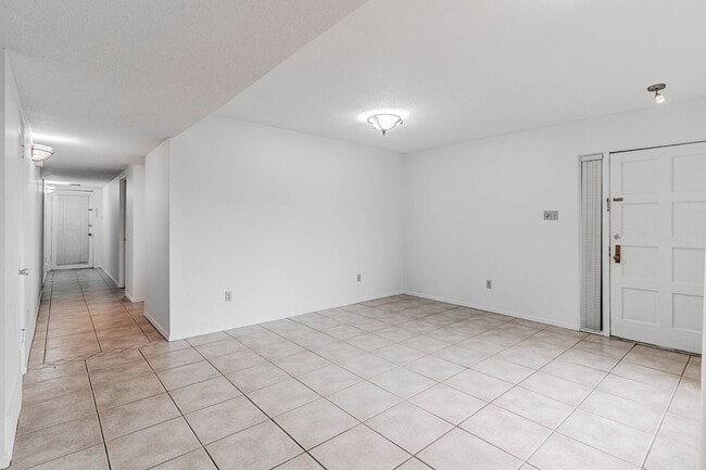 Building Photo - 2BD/2BA Condo located in Perkins Gardens