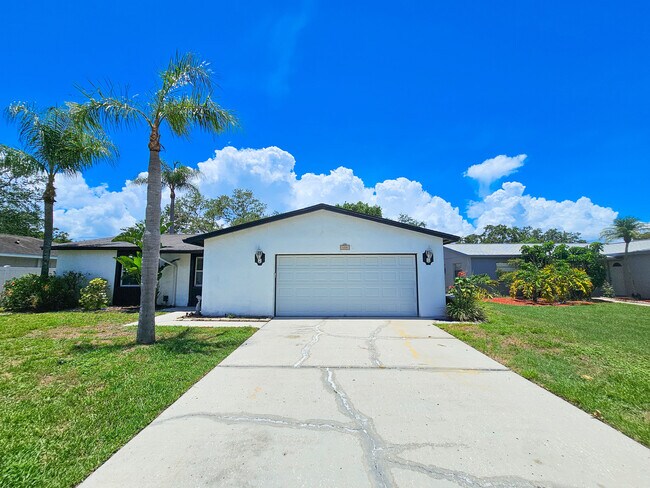 Building Photo - 608 Tangerine Ave