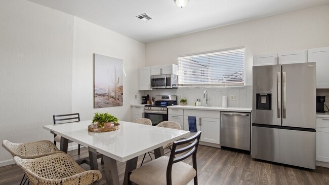 Building Photo - 2929 N 55th Pl