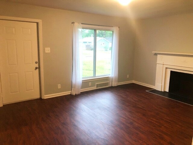 Building Photo - EAST SIDE 2 BEDROOM/2 BATH ALL BRICK RANCH AVAILABLE NOW!
