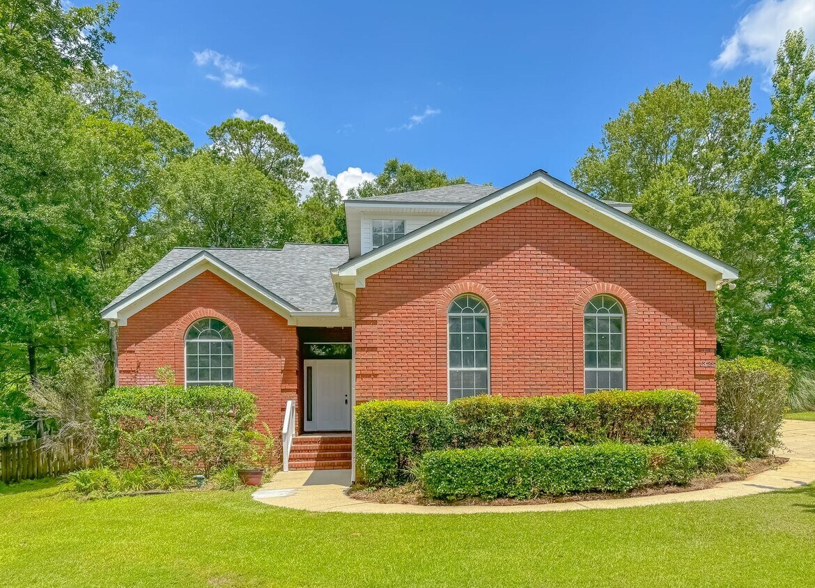 Foto principal - 4 BEDROOM 2.5 BATHROOM HOME IN OX-BOTTOM M...
