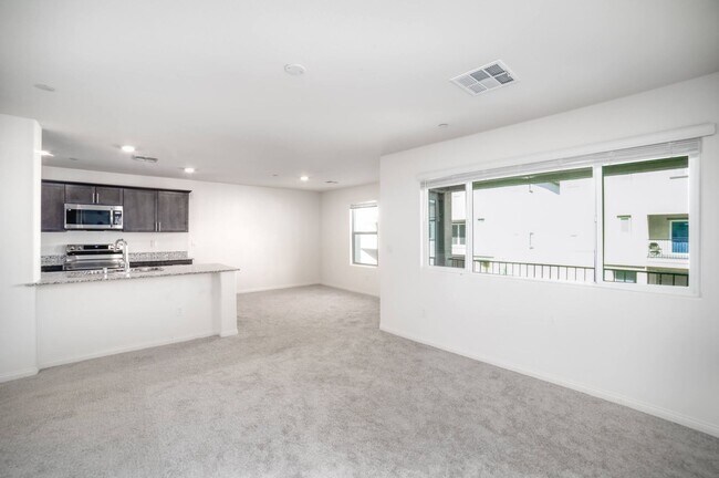 Building Photo - LOVELY 2-BEDROOM 2-BATH PLUS LOFT TOWNHOME IN SPECTACULAR GATED COMMUNITY!!