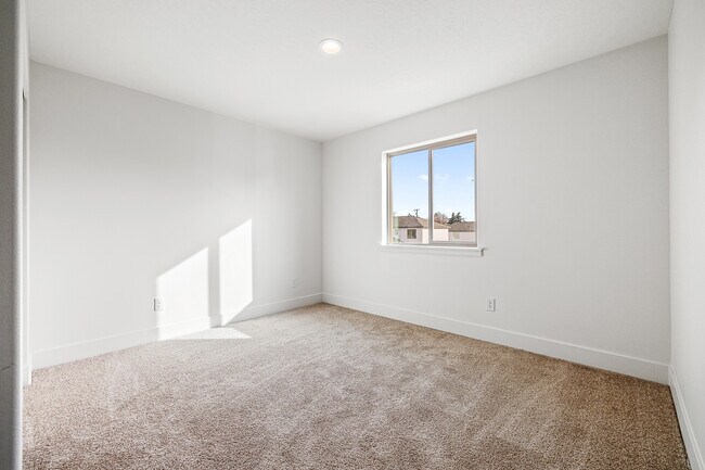 Building Photo - 1030 S Underwood Pl