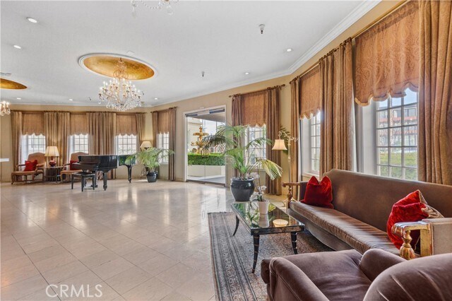 Foto del edificio - 1424 N Crescent Heights Blvd