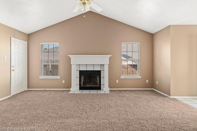 Foto del edificio - 5700 Whitney Cir