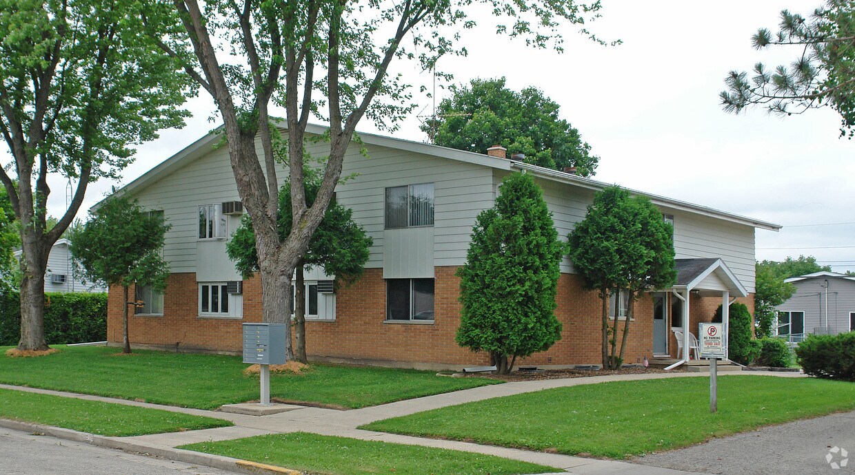 715 Rice St, Horicon, WI 53032 Apartments in Horicon, WI