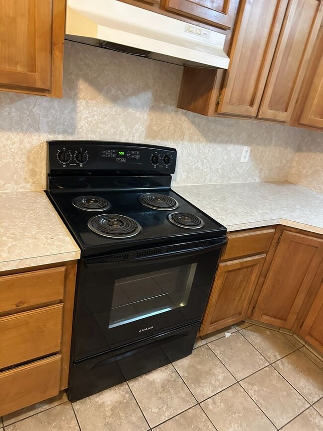 Building Photo - 106 WHITTIER CT. - 3 BEDROOM 2 BATHROOM - ...