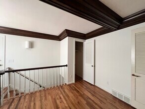 Building Photo - 680 Overland St