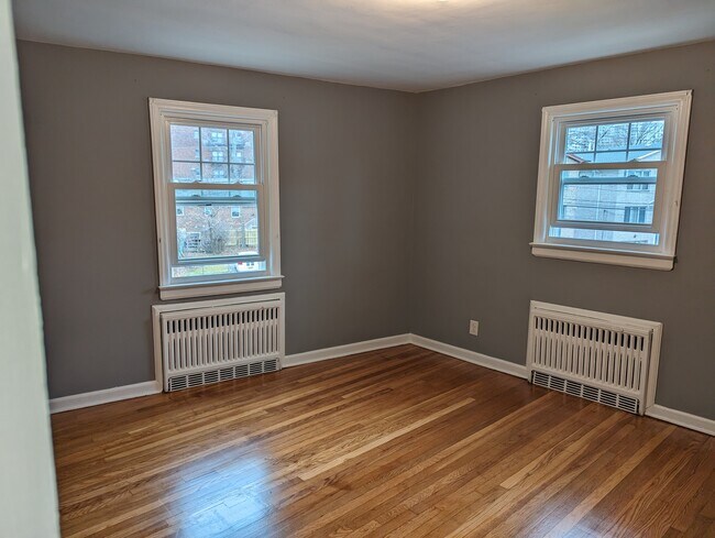 bedroom - 253 Hoym St