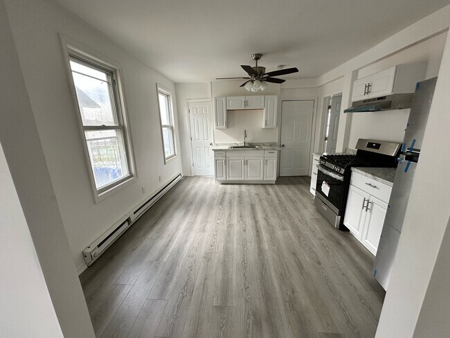 KITCHEN - 40 W Liberty St