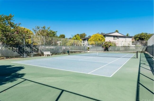 Foto del edificio - REMODELED 3BD/2BA Ground Level Condo In Oc...