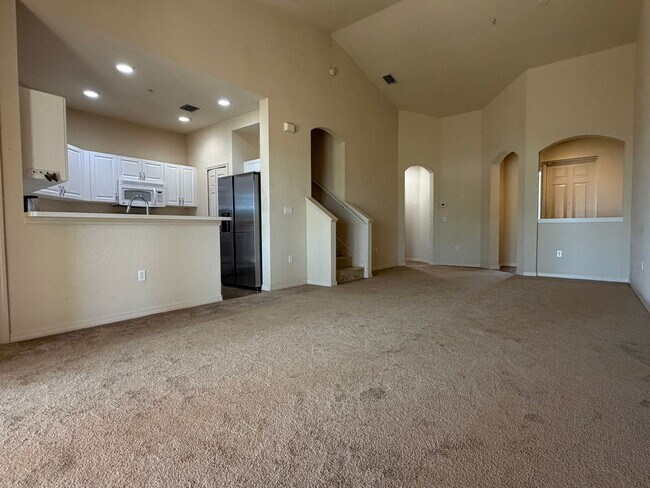 Foto del edificio - Beautiful 3 room /2.5 bath Gated Community W/ Pool Close to the Skyway