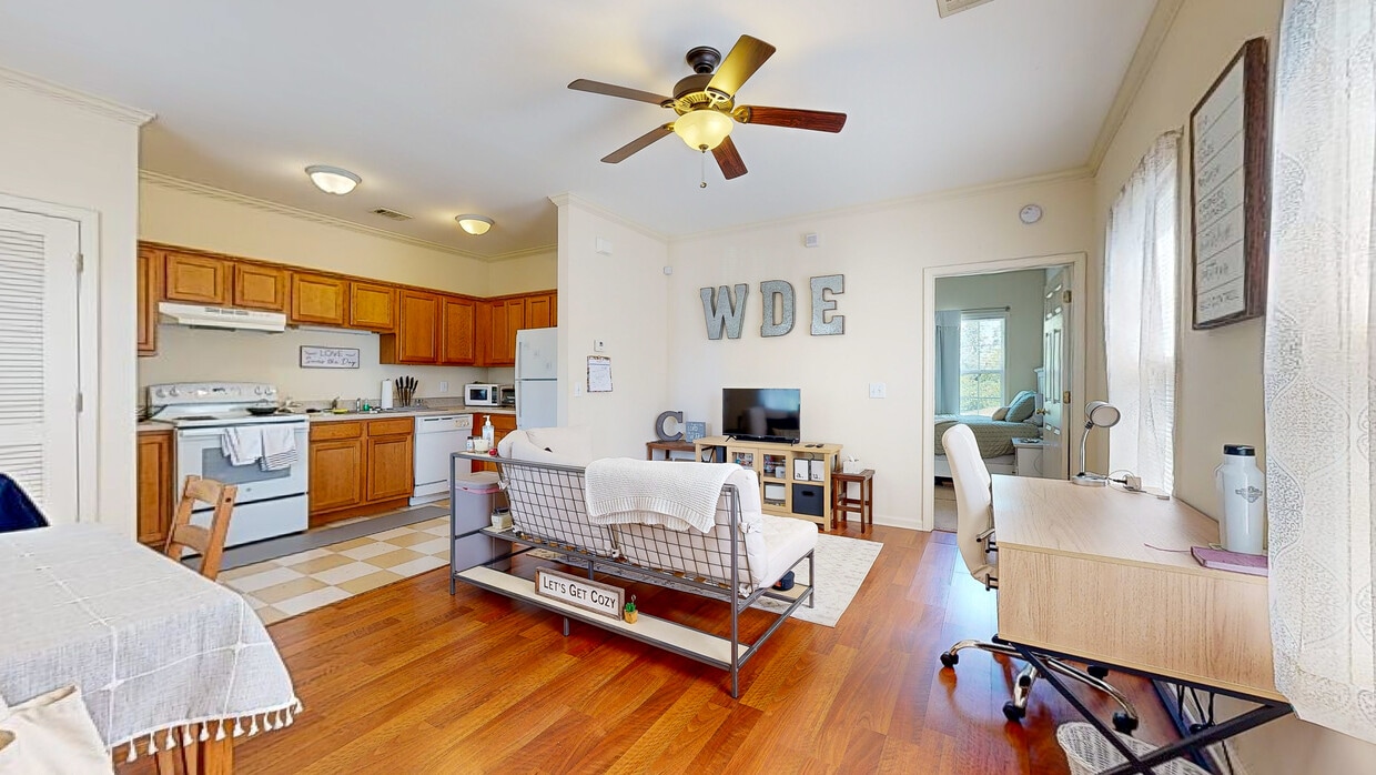 Photo - Savannah Square Apartments