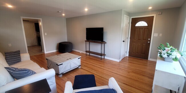 Foto del edificio - 603 Goldenrod Ave