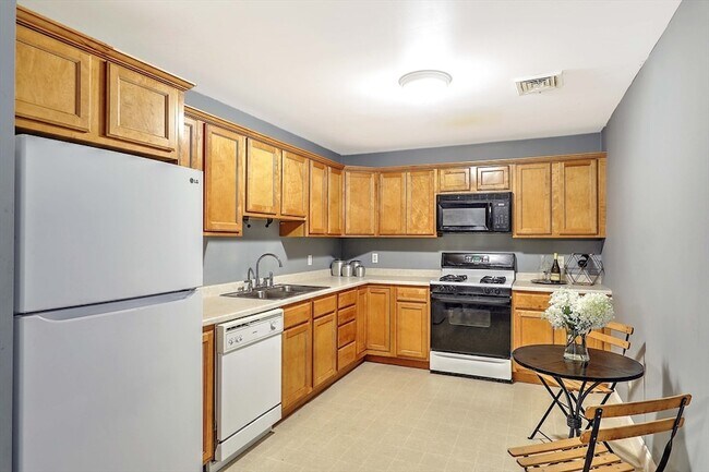 Foto del edificio - 1556 N Main St