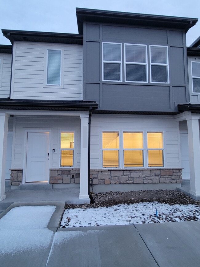 Building Photo - 3143 S 350 W
