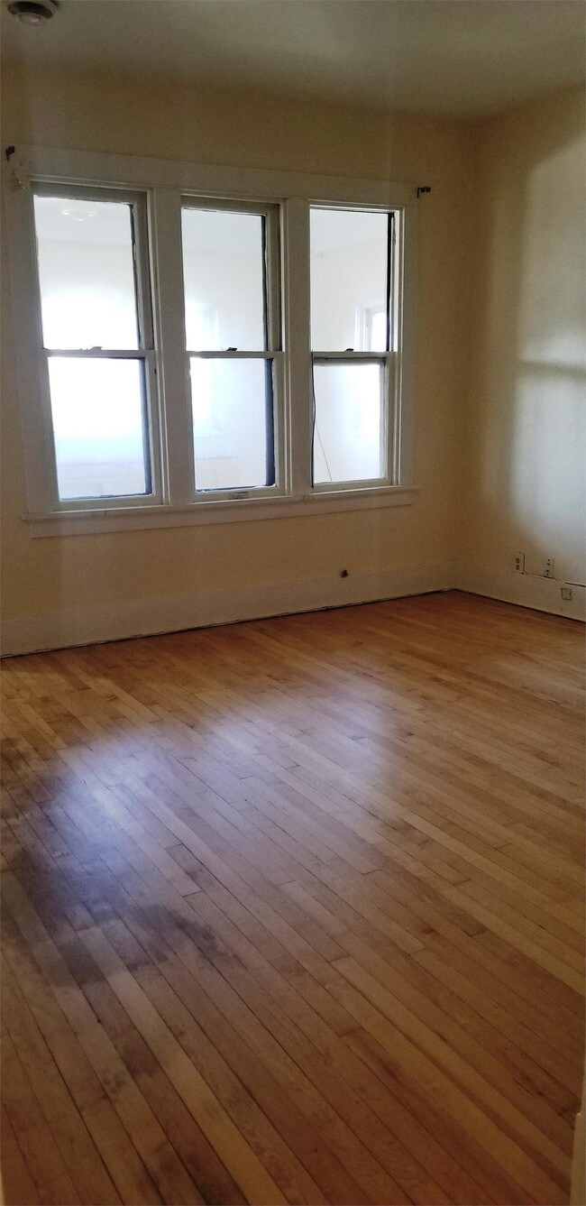 Foto del edificio - 3756 E Underwood Ave