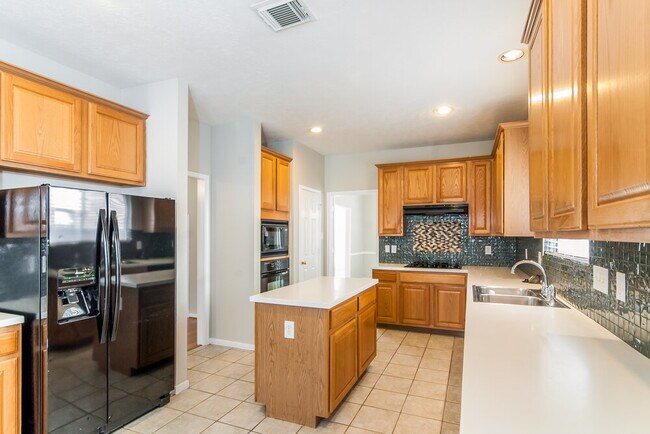 Building Photo - 15526 Oxenford Dr