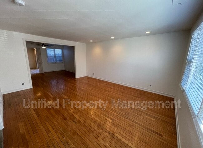 Building Photo - 430 Olive St