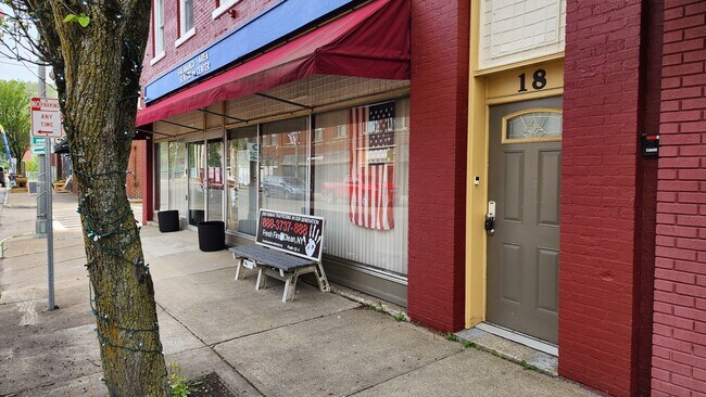 Foto del edificio - Large 4-5 Bedroom on Historic Main Street in Salamanca NY! Available Now!